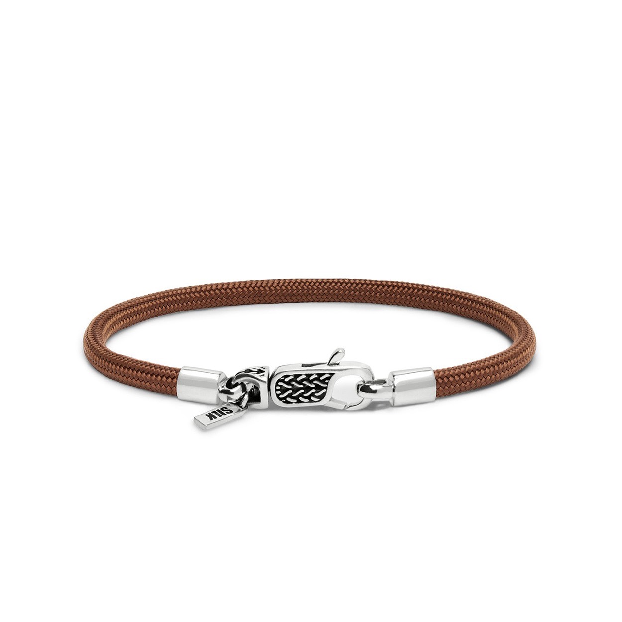 De nieuwste toevoeging aan de SILK collectie zijn de Azure, Emerald en Terra paracord armbanden, ontworpen met een luxe zilveren karabijnsluiting. Deze diepgekleurde armbandjes voegen stijl en kleur toe aan je arm en zijn verkrijgbaar in twee varianten: een met charm en een zonder charm.

De sterke, duurzame paracord armbanden zijn in verschillende lengte maten verkrijgbaar. Deze collectie is ontworpen om kleur toe te voegen aan je zilverstack. Door de paracord armbanden te combineren met andere sieraden creëer je een kleurrijk en speels geheel.