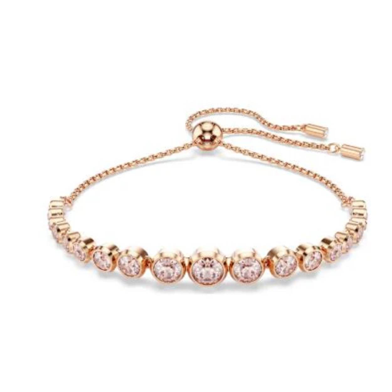 Deze armband met roségoudkleurige toplaag straalt de eenvoud van de Imber-lijn uit en is perfect voor een alledaags elegante look. Het ontwerp bestaat uit een verloop van kristallen in Vintage Rose in Round-slijpvorm, elk in een moderne bezelzetting op een verfijnde ketting. De armband is voorzien van een schuifsluiting voor optimaal draagcomfort. Elke delicate druppel voegt een vleugje kleurrijke verfijning toe aan uw pols zodat u het speels kunt combineren met andere stijlen.