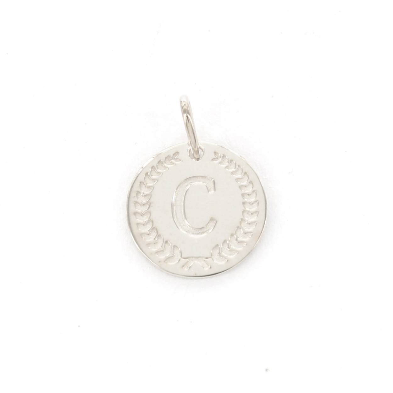 Voor deze hanger heb je een Imotionals ketting nodig. Imotionals kettingen hebben een klein oogje dat door de hanger past.

De collectie hangers en bedels van Imotionals bestaan uit initialen en symbolen. Kies je collier en bedel(s) naar keuze en creëer zo je gepersonaliseerde Necklace.  Je schuif de bedel aan het collier, de lengte kun je zelf bepalen, en hoe leuk is is om 2 of 3 lengtes samen te dragen. Creëer your own Necklace Party.

Imotionals is een zilveren sieradenlijn bestaande uit dunne colliers en hangertjes, het laatste in de vorm van initialen en symbolen. waarmee je door middel van colliers, initialen en symbolen expressie geeft aan jou gevoelens of gedachten.

Een letter sieraad zorgt ervoor dat je jouw look een persoonlijke touch kan geven. Kies voor je eigen letter of de letter van je beste vriendin, vriend, moeder of iemand anders die je dierbaar is. Je kunt er zelfs een hele naam aan hangen, met bijvoorbeeld een hartje of sterretje symbool voor extra betekenis. Ook mega leuk om te geven als cadeautje. Get it before it's gone!