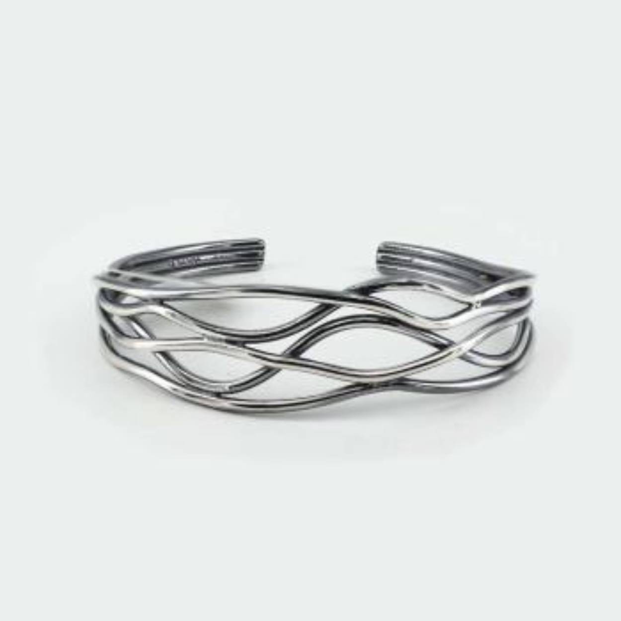 Buttner Schmuck handgemaakte sieraden vervaardigd in een klein atelier uit de Harz, zilveren armband.