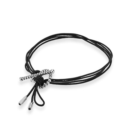 Deze prachtige Pandora armband is vakkundig vervaardigd met een zirkonia hart bedel voor een subtiele sprankeling. De armband is gemaakt van hoogwaardig zilver en is perfect voor dagelijks gebruik of speciale gelegenheden. Draag deze armband alleen of stapel hem met andere armbanden voor een trendy uitstraling. Maak je look compleet met deze stijlvolle armband!