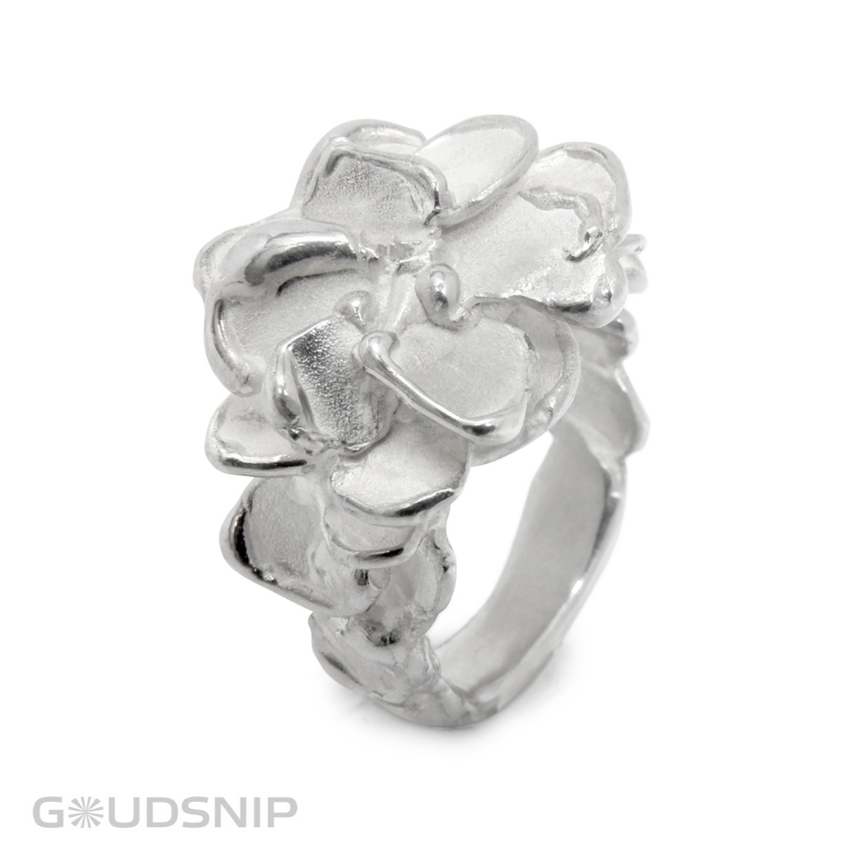 Handmade zilveren ring. Nature inspired. Handgemaakt in ons atelier. 