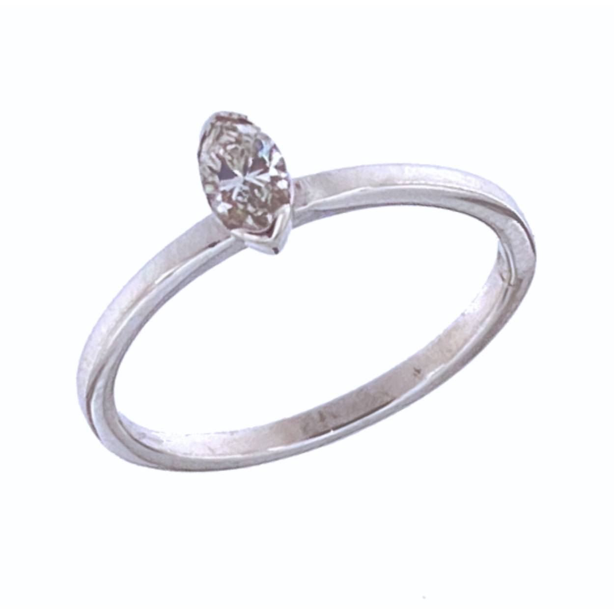 18kt witgouden verlovingsring met markies geslepen van 0.20ct