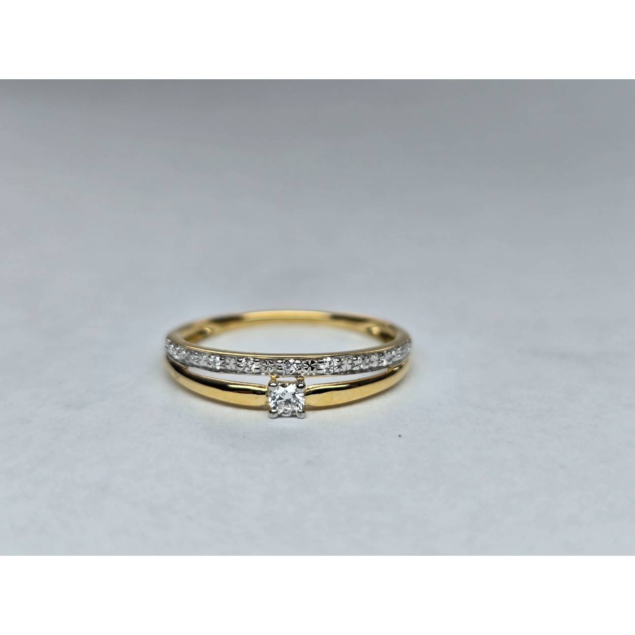 Ring geel goud 18kt met diamanten.