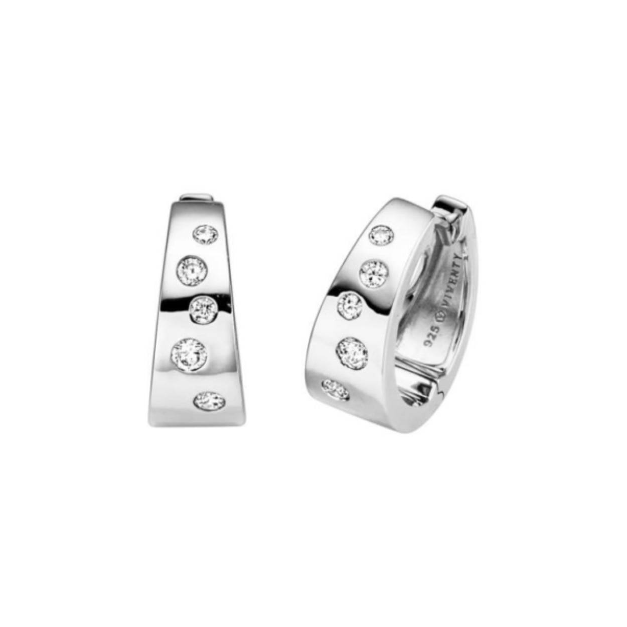 Prachtige zilveren oorsieraden met zirkonia. 