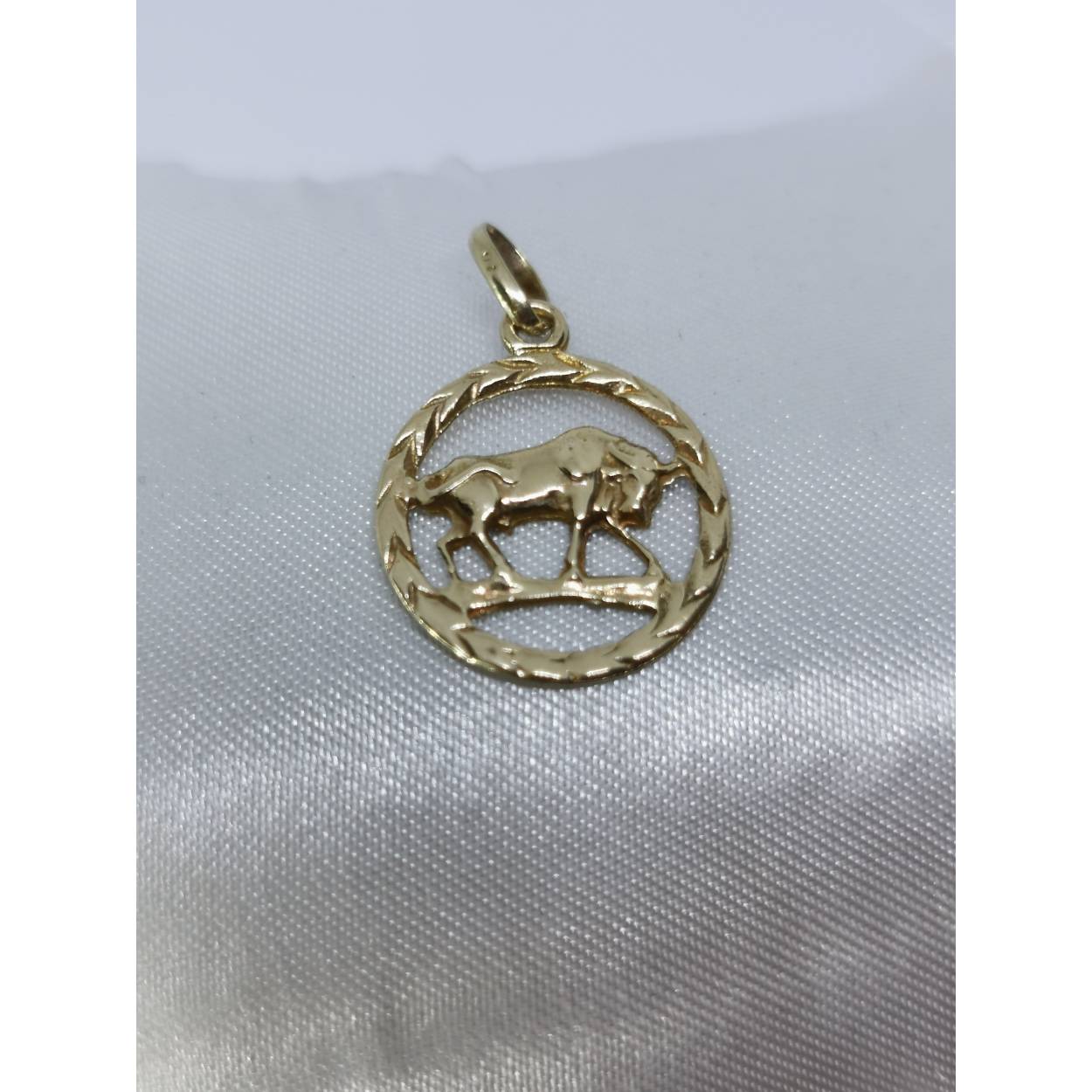 14 Karaat geel gouden hanger sterrenbeeld Ram. Combineer deze leuke hanger met een collier uit onze assortiment! 