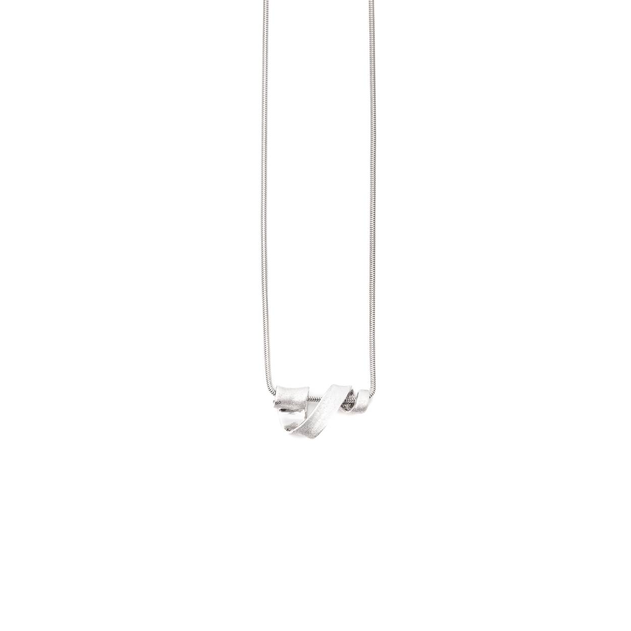Yo-design is een strakke en elegante sieradenlijn in de combinatie edelstaal met zilveren accenten, die zich nog steeds onderscheidt van de rest van de markt.