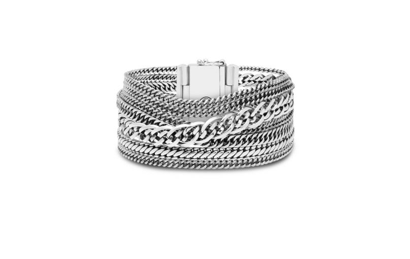 Deze armband van Buddha to Buddha bestaat uit verschillende mini armbanden.
De Chain, Nathalie, Esther en Ben zitten als een Multi armband bij elkaar.