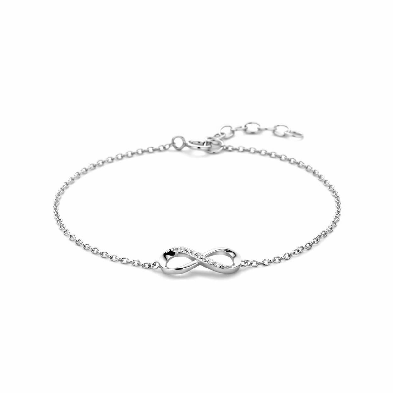 Gerhodineerd 925 zilveren collier met een hart en infinity. De draaglengte is 42cm met een extensie van 3cm. Uitgevoerd met een karabijn sluiting. De schakelbreedte is 1.7mm.