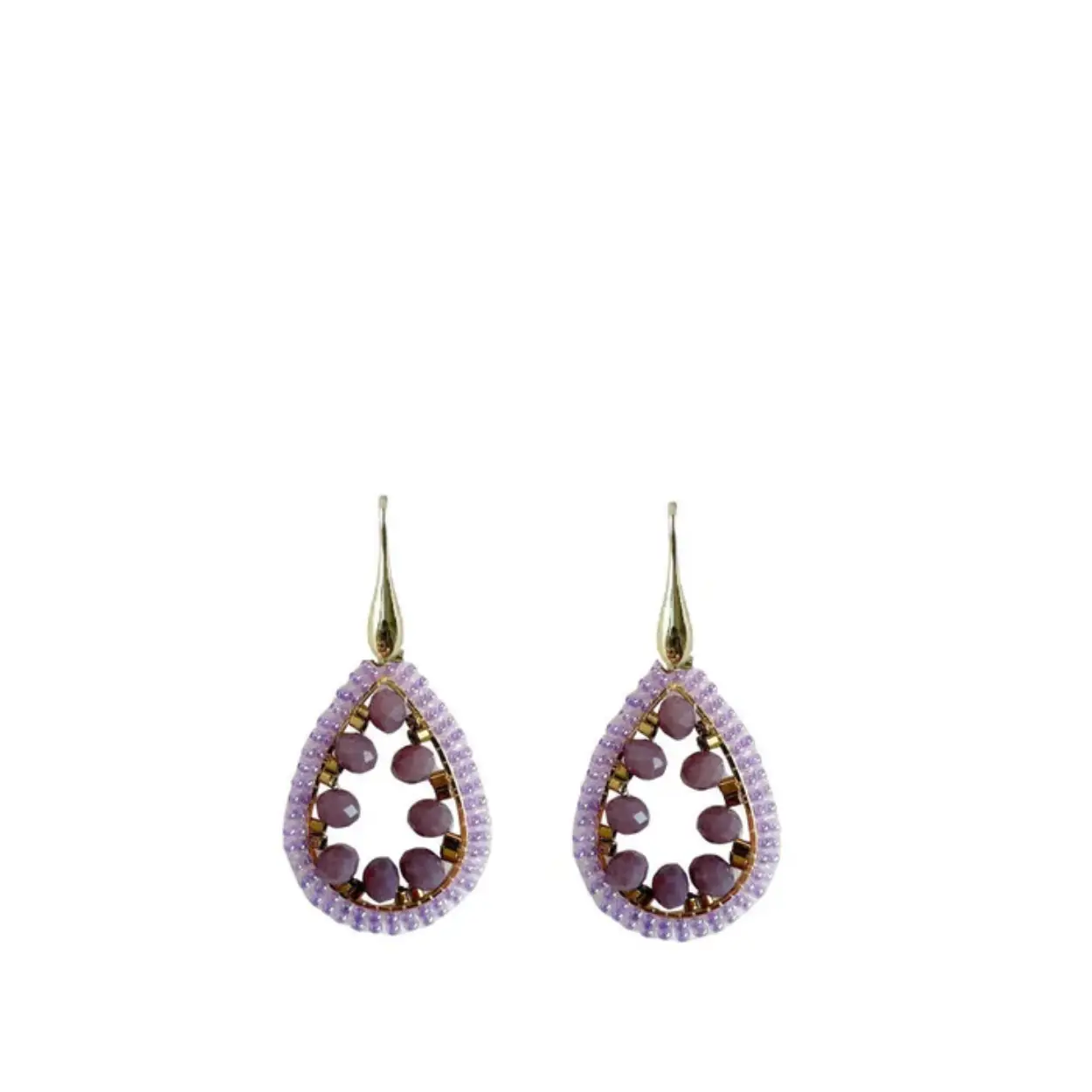 Wauw! Deze oorbellen zijn subtiel maar toch zullen ze opvallen door de gave paarse kleur. De oorbellen zijn licht van gewicht en daarom ideaal om de hele dag te dragen bij je favoriete lookjes. 

Sterling silver gold plated haakje 
Lengte: 5,5 cm
Breedte: 3 cm
Gewicht: 4 gram per oorbel
