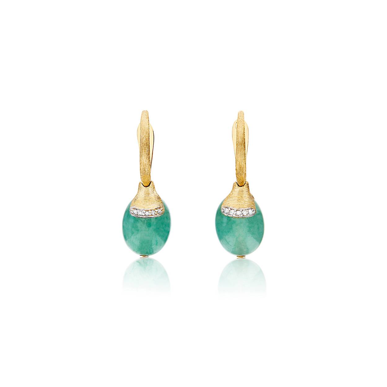 Onze iconische Cililegine wordt groen in deze elegante versie van 18-karaats goud, diamanten en groene aventurijn, geïnspireerd op het bijzondere Amazonegebied, de groene long van de aarde en de thuisbasis van de grootste biodiversiteit ter wereld. Laat u verleiden door dit elegante en kostbare juweel, klaar om u te vergezellen op al uw reizen.