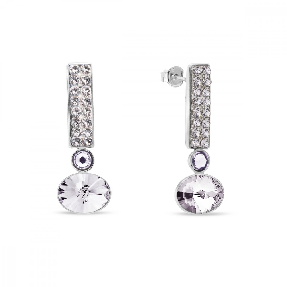 Zilveren hangende oorbellen met exclusief geslepen Swarovski Elements-kristallen van atypische vorm bevestigd aan gerhodineerd zilver. De oorbellen zijn gemaakt van gerhodineerd zilver, zodat ze niet zwart worden en er geen allergische reacties zijn. Deze unieke oorbellen zijn geschikt voor zowel vrijetijdskleding als speciale gelegenheden