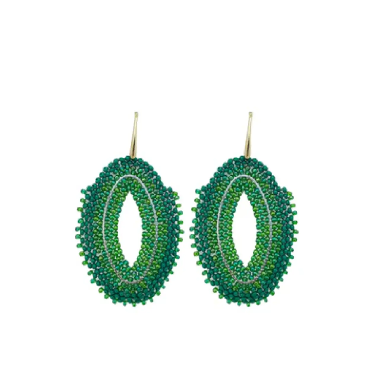Paulie Pocket oorhangers model Beaded Ovals Green

Handgemaakte oorbellen waarbij textiel en kralen zijn gebruikt
De oorbellen bevatten een stainless steel pinnetje