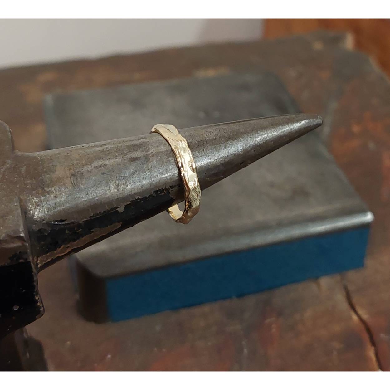 14kt ring met smeltstructuur