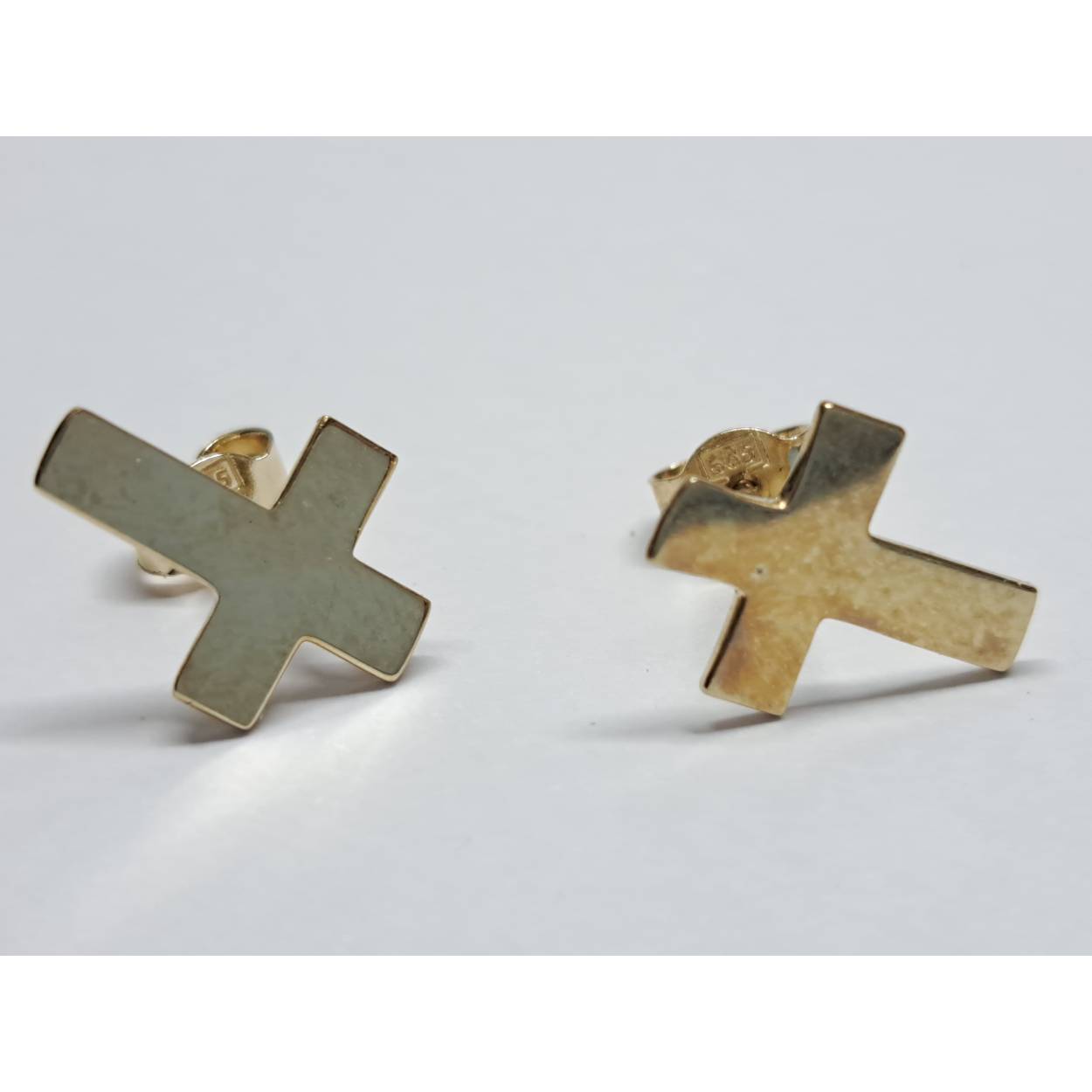 14 Karaat geel gouden oorstekers Kruis