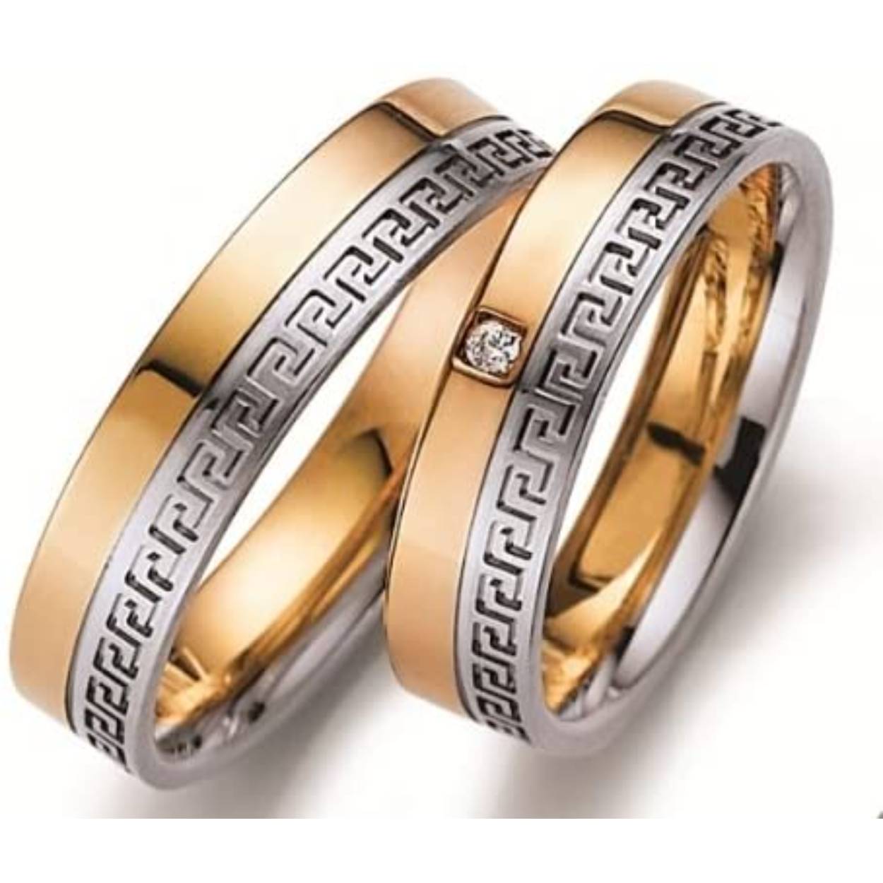 585 bicolor G/W  trouwringen 5 mm breed. De damesring is gezet met 0.02 ct briljant. het witgouden gedeelte heebt een meander gravure