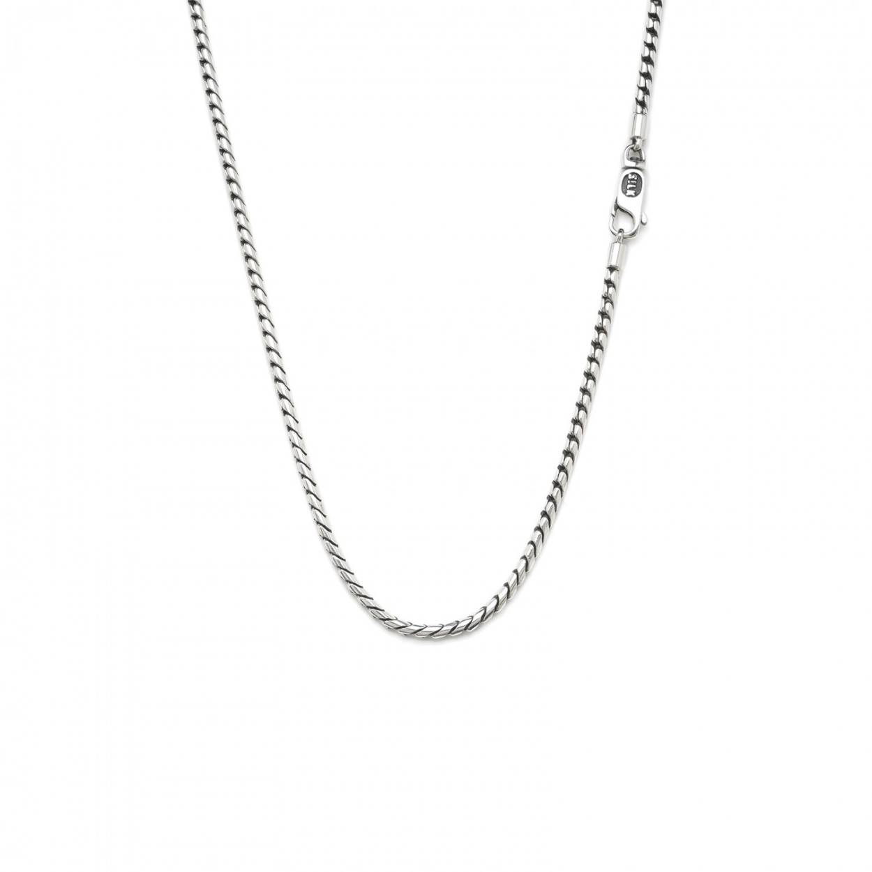 Dit prachtige SILVER: Silk zilver collier van 60 cm heeft een elegante en moderne uitstraling. Het fijne zilveren design voegt een vleugje verfijning toe aan elke outfit. Draag het collier met een cocktailjurk voor een chique avondlook of combineer het met een casual blouse voor een alledaagse stijl. De mogelijkheden zijn eindeloos met dit tijdloze sieraad. Koop het vandaag nog en maak elke outfit compleet.