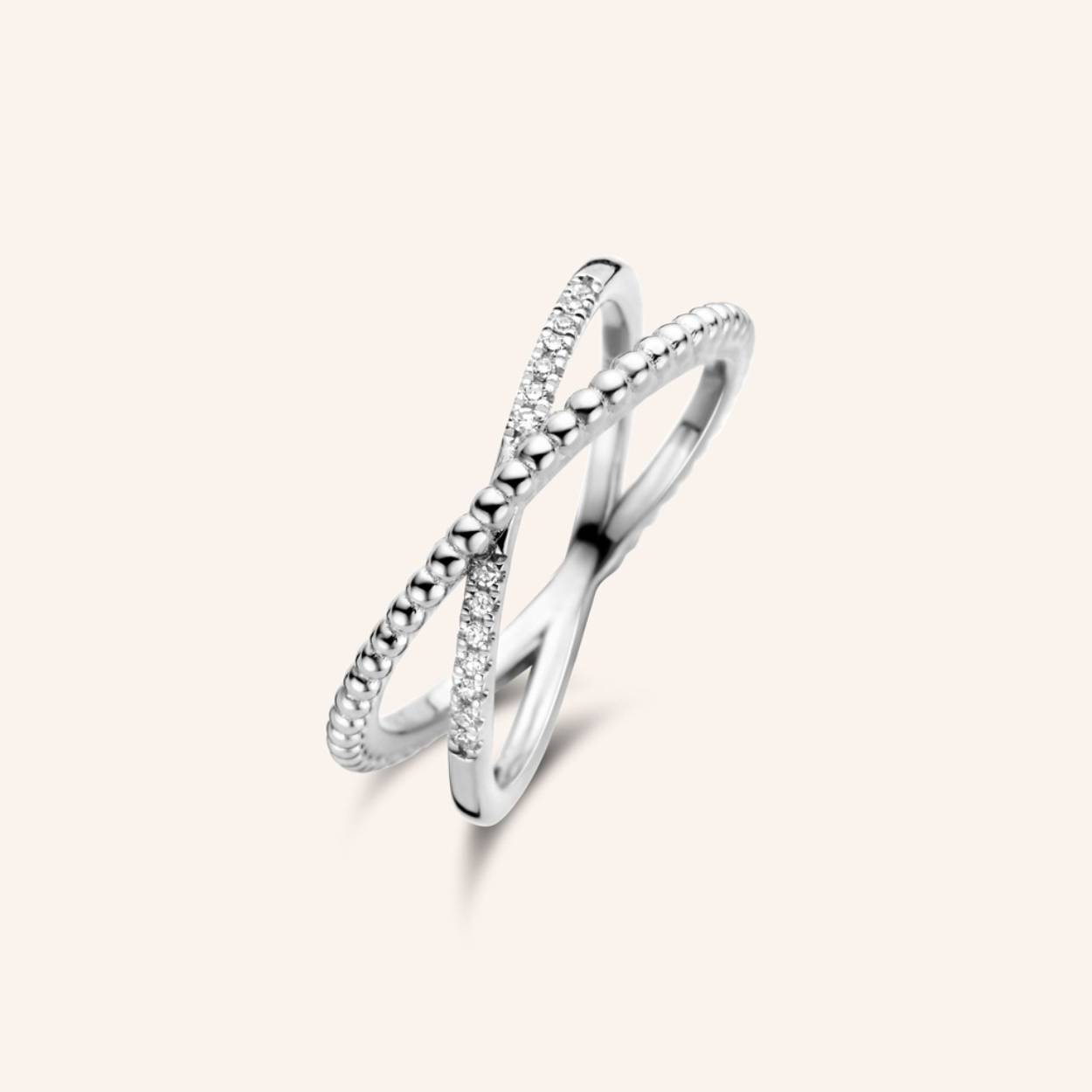 Our Destiny ring is destined to give any look an ultimate refined and sparkling elegance. This simple yet sophisticated design puts 14x white diamonds beautifully on display in a crossover style, intertwining gold beads with a classic design.


Ref: M1923 | Ring | 925 Sterling Silver | 5.50 x 2.20 x 1.40 mm | White Diamond: 14pc