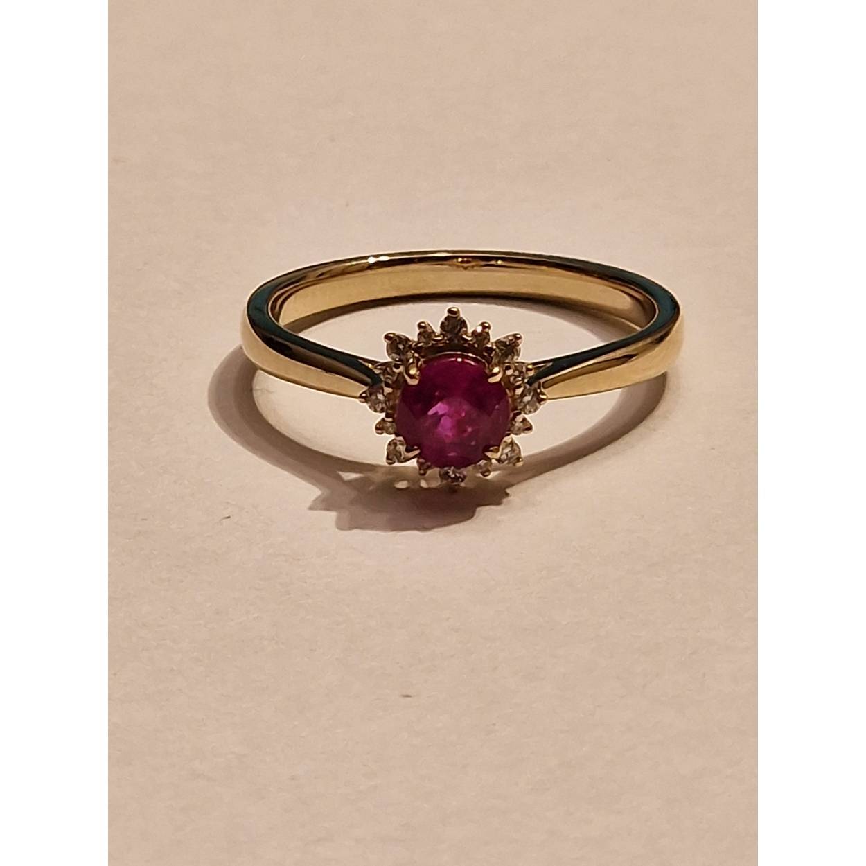 14k roodgouden rozetring met ronde robijn van 4mm en diamant