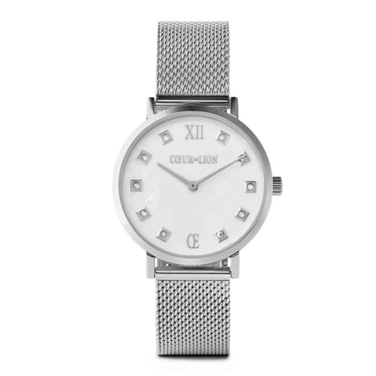 Voor vrouwen die op willen vallen. Dit horloge is net zo spannend als de tijd waarin we leven: de hoogwaardige behuizing en Milanese armband van roestvrij staal worden gecombineerd met een zilverkleurige wijzerplaat met sprankelende Swarovski kristallen voor een uitbarsting van kleur. Dit horloge is leuk alleen te dragen of in combinatie met de andere sieraden van Coeur de Lion.

Het horloge is met de hand gemaakt in Duitsland. Coeur de Lion staat bekend om hun uitstekende kwaliteit.