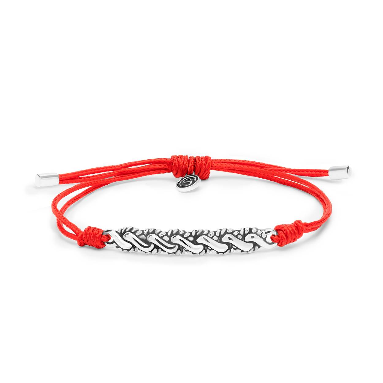 Deze paracord armband van het merk SILK komt uit de Breeze lijn.

De armband is in meerdere kleuren verkrijgbaar. Mocht u interesse hebben in een andere kleur, neem dan gerust contact met ons op.

Ontdek onze nieuwste kleurrijke paracord armbanden met gravure plaatje voor jouw persoonlijke verhaal. Een uniek sieraad dat niet alleen je outfit verfraait, maar ook je persoonlijkheid weerspiegelt. Deze kleurrijke armbanden zijn niet alleen stijlvol, maar bieden ook de mogelijkheid voor een unieke gravure aan de binnenzijde, waardoor ze het perfecte persoonlijke geschenk zijn. Onze one size fits all paracord armbandjes zijn in verschillende kleuren verkrijgbaar, van klassiek zwart, olijf groen, marine blauw tot rood kleurig. Het kwalitatieve paracord waarmee geknoopt is is niet alleen duurzaam maar ook uv bestendig. Deze armband combineert vakmanschap met moderne elegantie. het armbandje is gemaakt van hoogwaardige materialen en biedt ultiem draagcomfort. Dit unisex armbandje is ontworpen om jouw persoonlijke stijl te benadrukken.  

Geef betekenis aan elke gelegenheid door jouw unieke herinnering op het plaatje te dragen. Personaliseer jouw armbandje met een gravure die voor jou speciaal is. Kies bijvoorbeeld voor coördinaten, een belangrijke datum, een inspirerende quote, vingerafdruk of symbolen die veel voor je betekenen. We bieden verschillende lettertypes en een ruime selectie aan symbolen om uit te kiezen. Voeg een persoonlijk accent toe aan je stijl en ontdek de mogelijkheden van onze graveerbare paracord armbandjes.