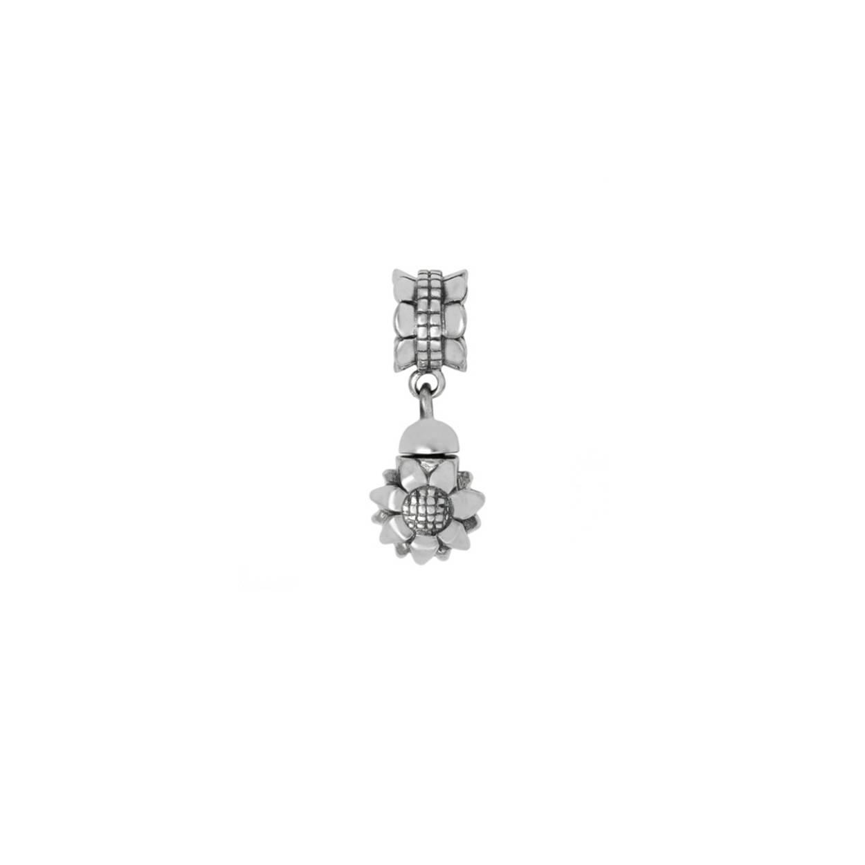 Memory Jewels (as-sieraden) voorzien in de behoefte om een herinnering te dragen van een geliefde.
De Memory Jewels zijn geschikt om te voorzien van as of wellicht een haar van een geliefde.
Deze Jewels (assieraden) zijn van zeer goede kwaliteit en zijn voorzien van een schroefsysteem.