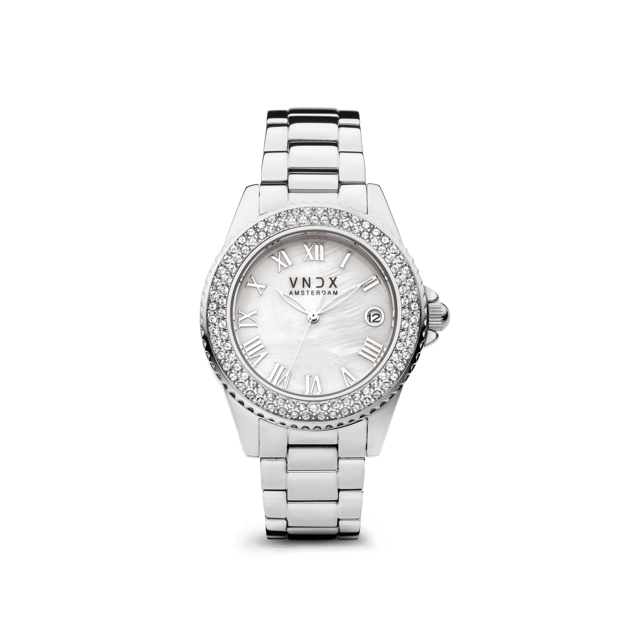 De Triple White is een uniek horloge. Kies zelf welke lunette je draagt: ingelegd met Swarovski steentjes, glad staal of glad wit. Alle goede dingen komen in drievoud. Het leven is een feest, geniet ervan, schitter als een ster. Never too late!