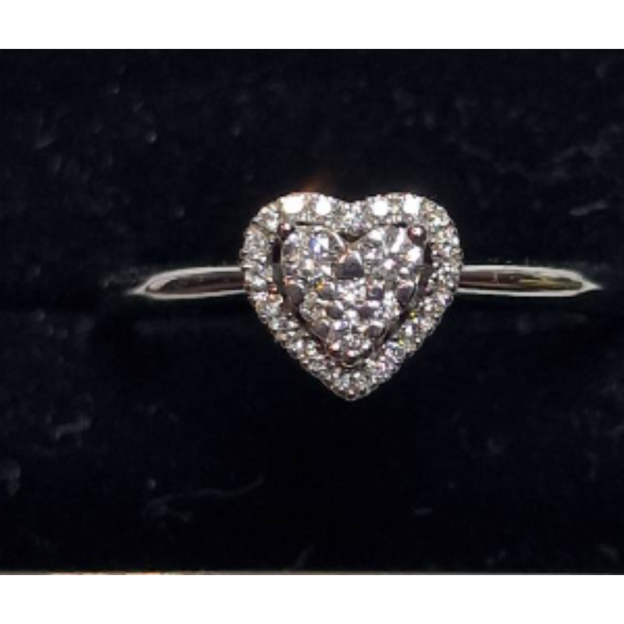 witgouden hartvormige entourage ring met diamant, bijpassend hanger/collier artikel # 010041372