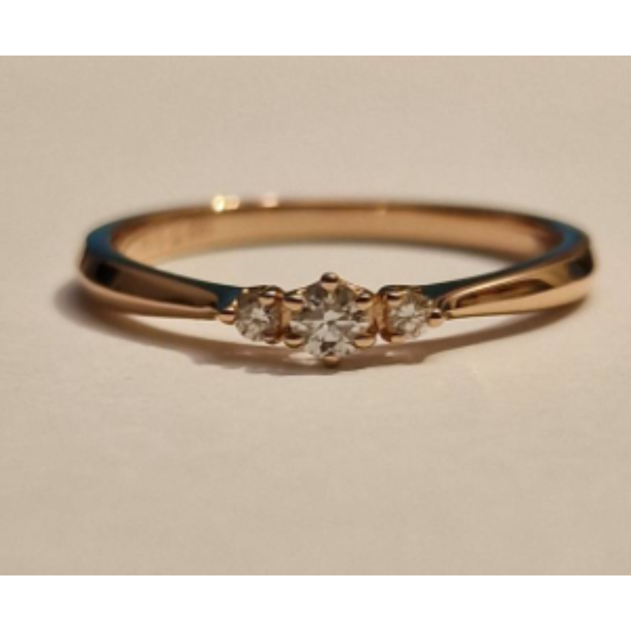 14k roodgouden ring met 3 diamanten