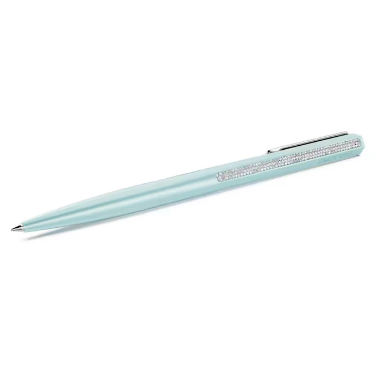 Deze prachtige balpen combineert verfijnde elegantie met moderne eenvoud en is gemaakt voor oogverblindende creativiteit. Het model is voorzien van een blauwe laklaag en heeft een achthoekige vorm met een ronde top, waarmee het een perfect evenwicht tussen vorm en functie weerspiegelt. De pen is versierd met Ultra Fine Crystal Rocks, zodat elk woord kan worden geschreven met weerspiegelende schoonheid. De clip en het gebruiksvriendelijke draaimechaniek benadrukken het stijlvolle ontwerp. De glinsterende balpen is een gedenkwaardig cadeau voor een speciale gelegenheid.
Formaat: 14.5 x 1 cm
Kleur:  Blauw

