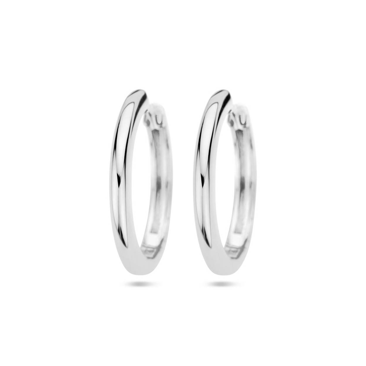 Gerhodineer 925 zilveren klapoorringen met een breedte van 2.5mm.