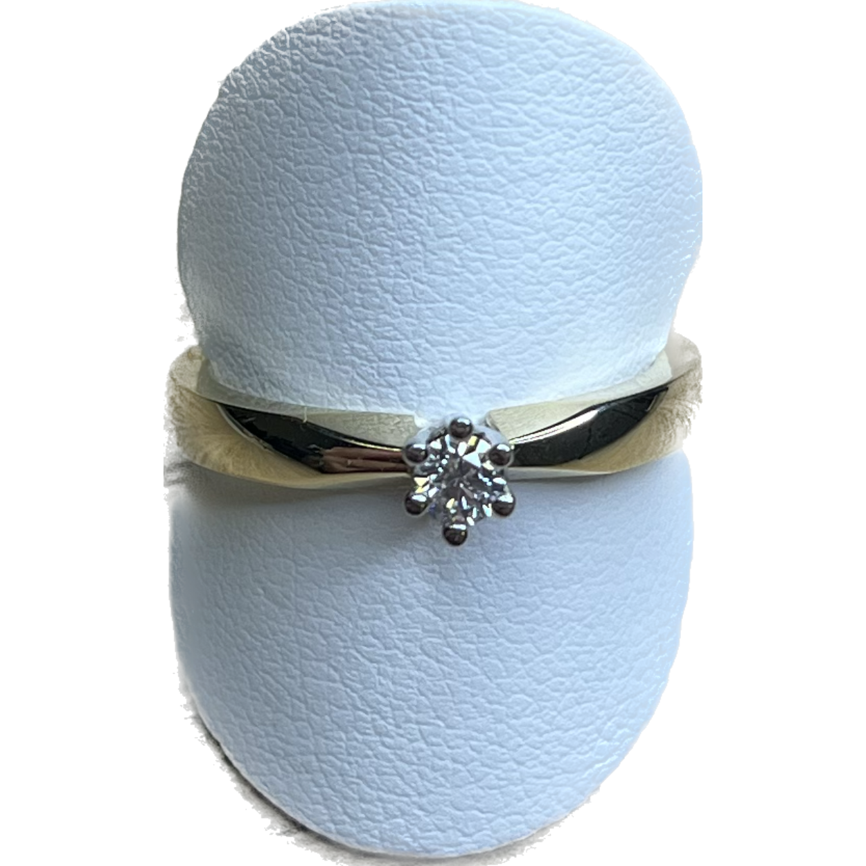 Ring van Eclat met een diamant van Top Wesselton VVS kwaliteit. De diamant is van 0.15 karaat.