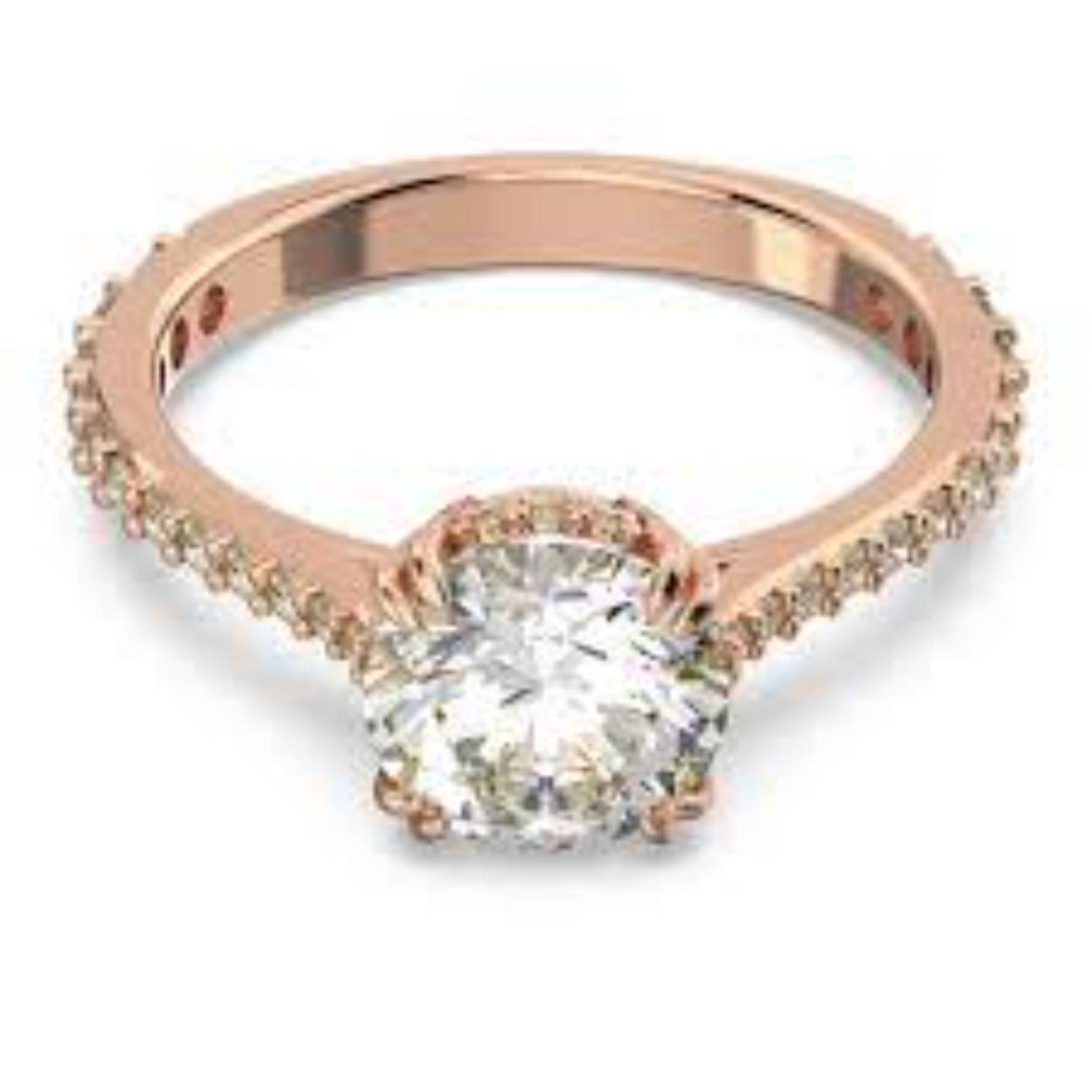 Deze Constella-ring bewijst dat eenvoud krachtig kan zijn en mag niet in uw collectie ontbreken. De vakkundig vervaardigde steen met princess-slijpvorm in het midden is voorzien van elegant pavé op de rijen en langs de band met roségoudkleurige toplaag. Draag afzonderlijk en laat uw look stralen.