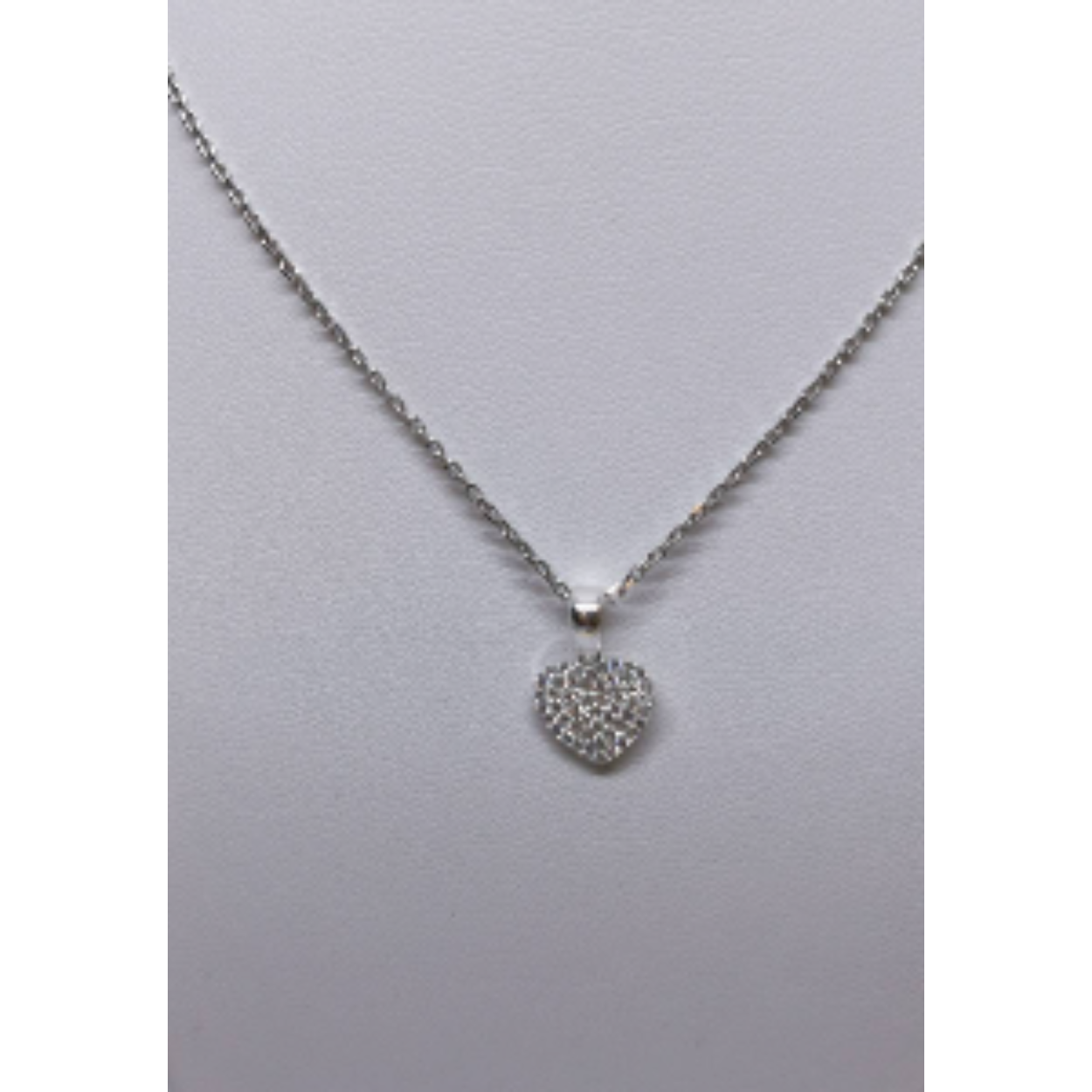Zilveren collier met hanger hart bezet met zirkonia. Ankerschakel
collier 