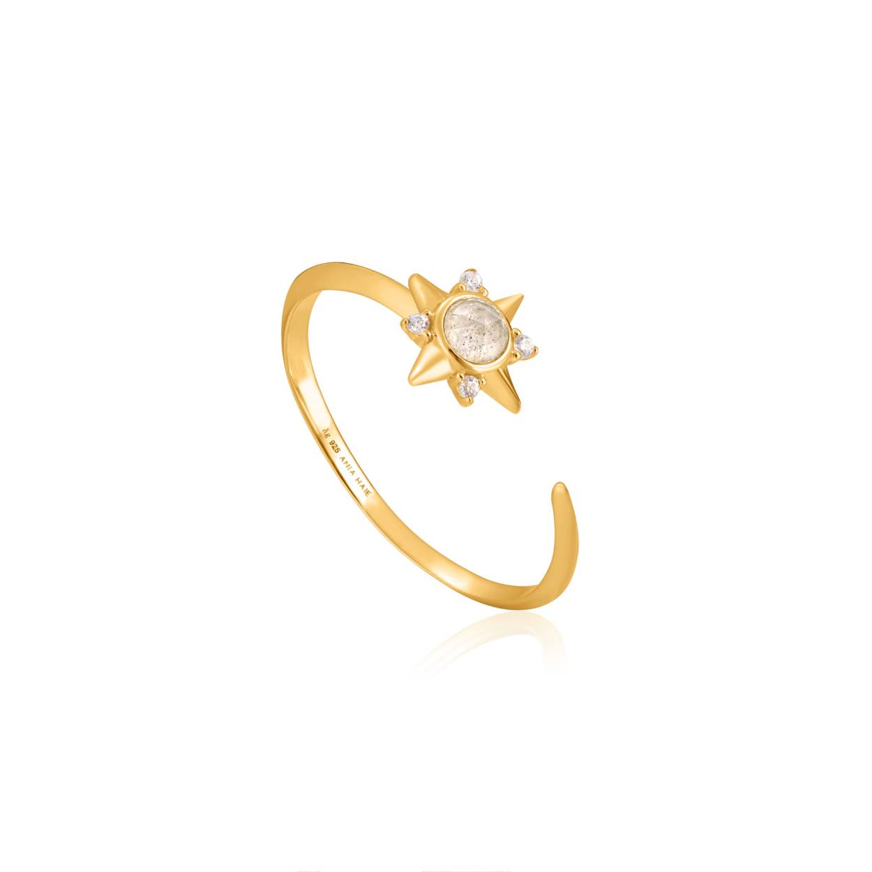 MIDNIGHT STAR ADJUSTABLE RING
Deze ring is te verstellen naar jouw gewenste maat, zo kan je de ring makkelijk om elke vinger dragen. De ring is stralend van zichzelf maar nog stralender in gezelschap van andere sieraden.
