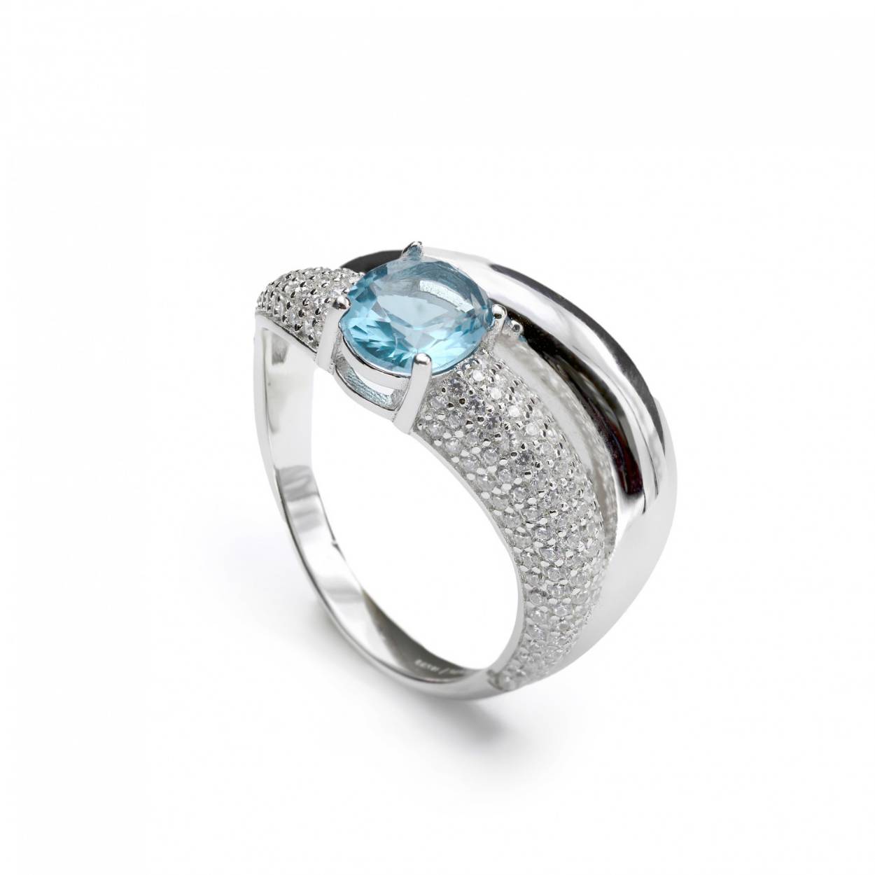 Curved design rings with an aquamarine gem