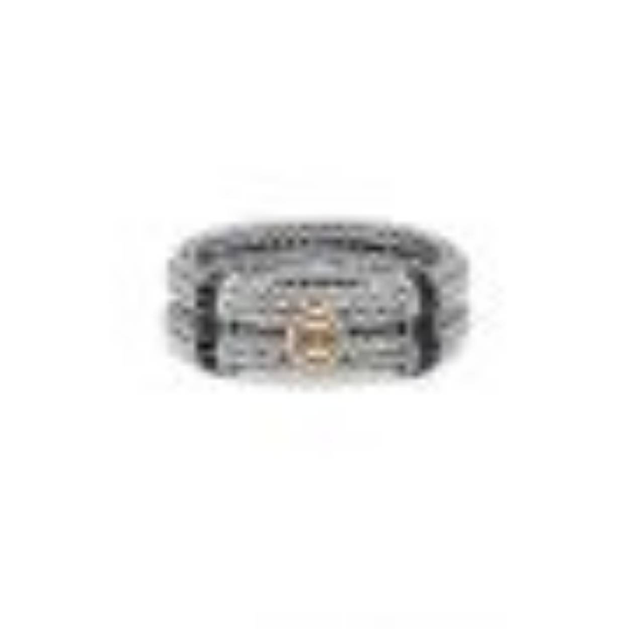 Deze nieuwe Ellen ring is een prachtige combinatie van zilver, zwart en goud. De basis is het bekende gevlochten Ellen design met als eyecatcher een 14 karaat gouden logo en spinel stenen. De ring is een genummerd limited edition en valt onder de bredere ringen. 