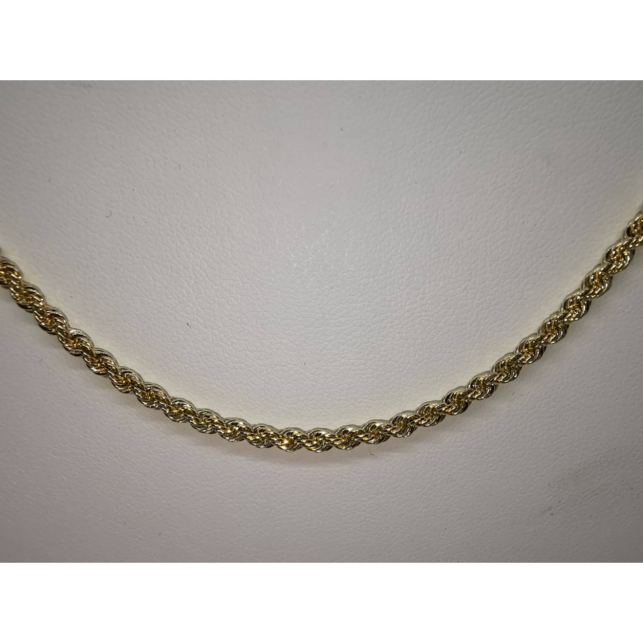 14 karaat geel gouden Rope-chain (koordschakel)

5.60 gram
2 mm dik
65 cm lang