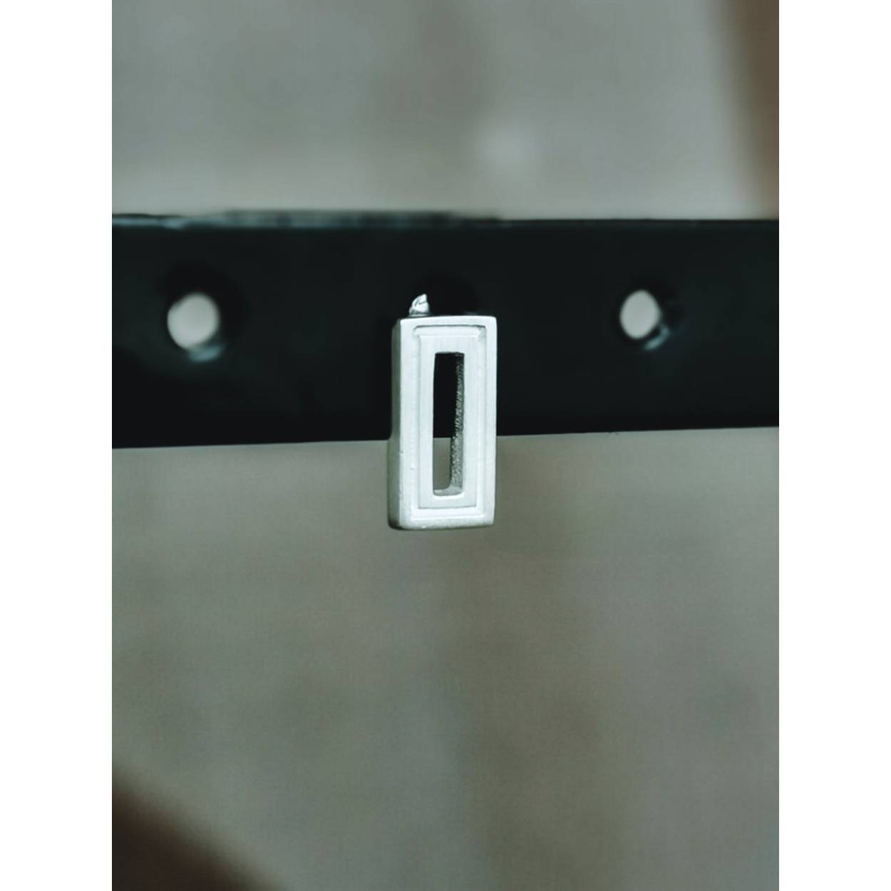 Naam: 'Naoko' is Japans en betekent 'eerlijk'.
Een fijne, basic ear stud met matte afwerking. Mooi te combineren met andere stukken.
Handgemaakt van 925 sterling zilver. Fair trade & eco-friendly. Deze oorbellen worden per stuk verkocht.