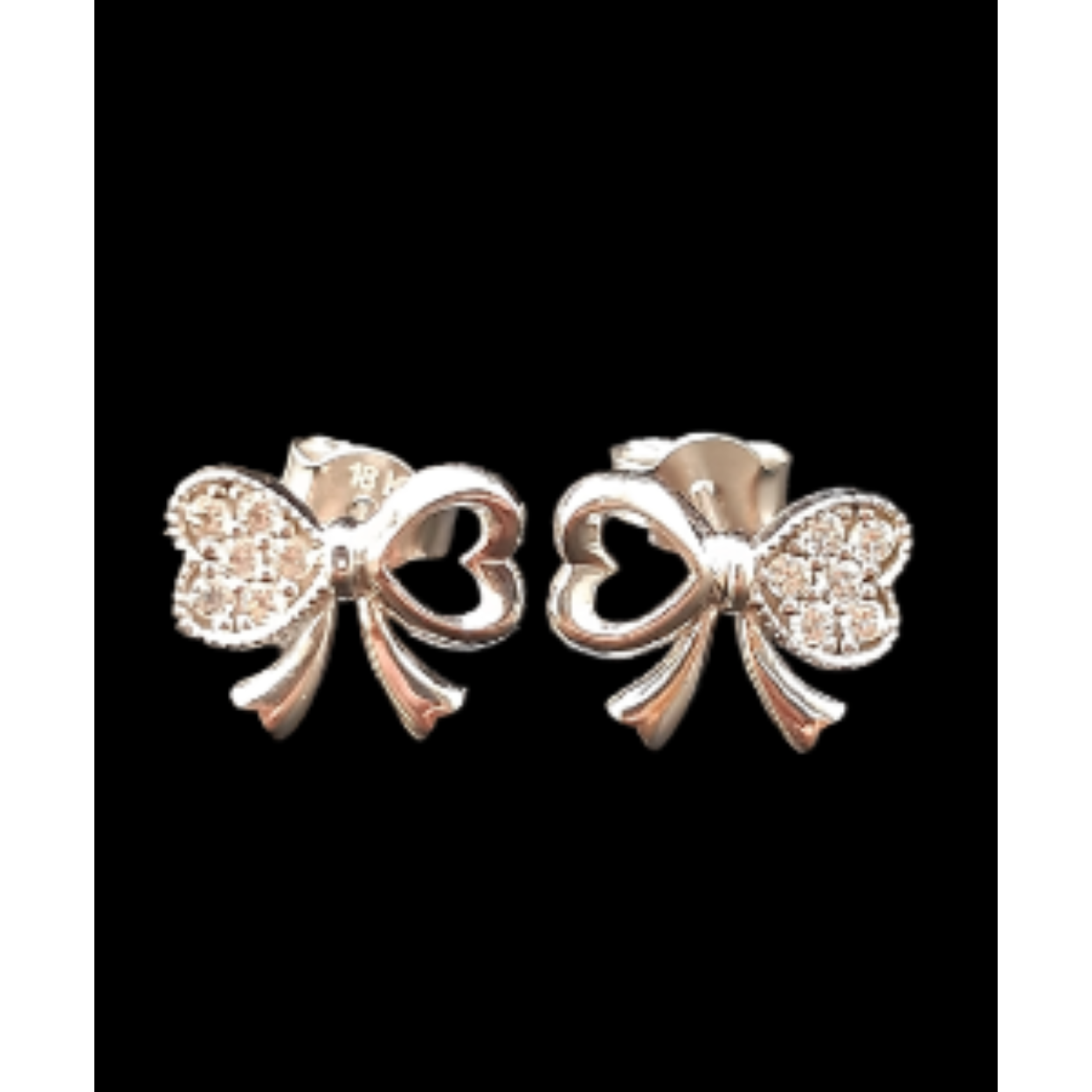 Product: Witgouden oorknop BREA-0002521

Deze prachtige oorknoppen zijn gemaakt van 18-karaats witgoud en bezet met schitterende stenen. Met een elegante glans en een breedte van 11mm, zijn ze de perfecte aanvulling op elke outfit. Draag ze bij speciale gelegenheden voor een verfijnde look of dagelijks voor een vleugje luxe.