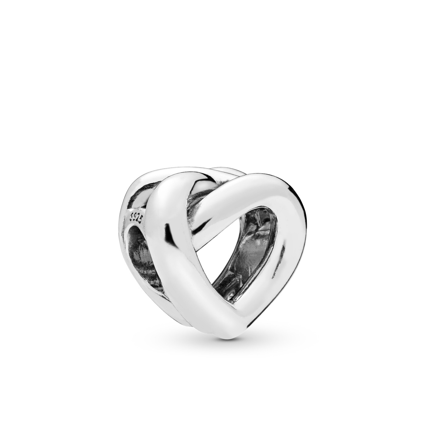 Vertel jouw stijlverhaal met deze hartbedel met de hand-afgewerkt in sterlingzilver. Deze hartverwarmende bedel in de vorm van een traditioneel symbool van liefde geeft op stijlvolle wijze uitdrukking aan je emoties. Het geknoopte oneindigheidsdesign is met de hand afgewerkt en vormt een subtiel statement van wie je bent en waar je van houdt. Draag met andere betekenisvolle bedels of geef cadeau aan een bijzonder iemand.