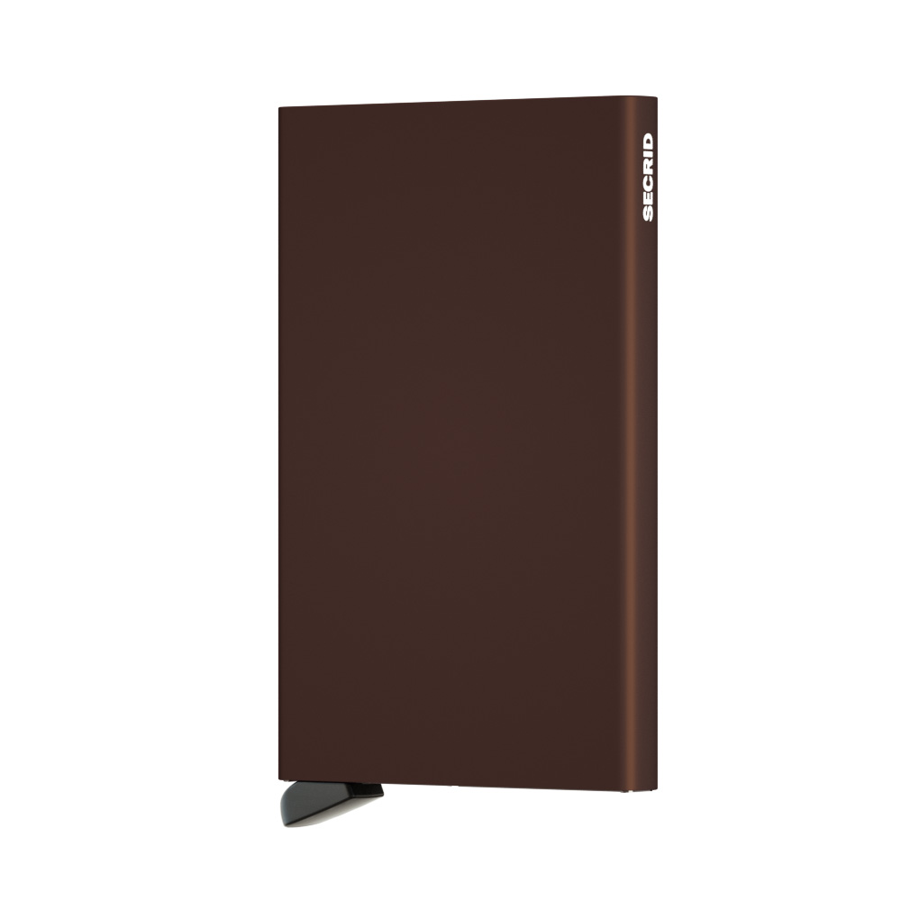 De Cardprotector is het hart van de collectie en onze meest minimalistische wallet. Het gepatenteerde mechanisme geeft met één simpele beweging toegang tot je kaarten: klaar voor gebruik. De aluminium behuizing beschermt de kaarten tegen buigen, breken en ongewenste draadloze communicatie.
Draagt
4 verdikte of 6 platte kaarten
Afmetingen en gewicht
63 x 102 x 8 mm
48 g