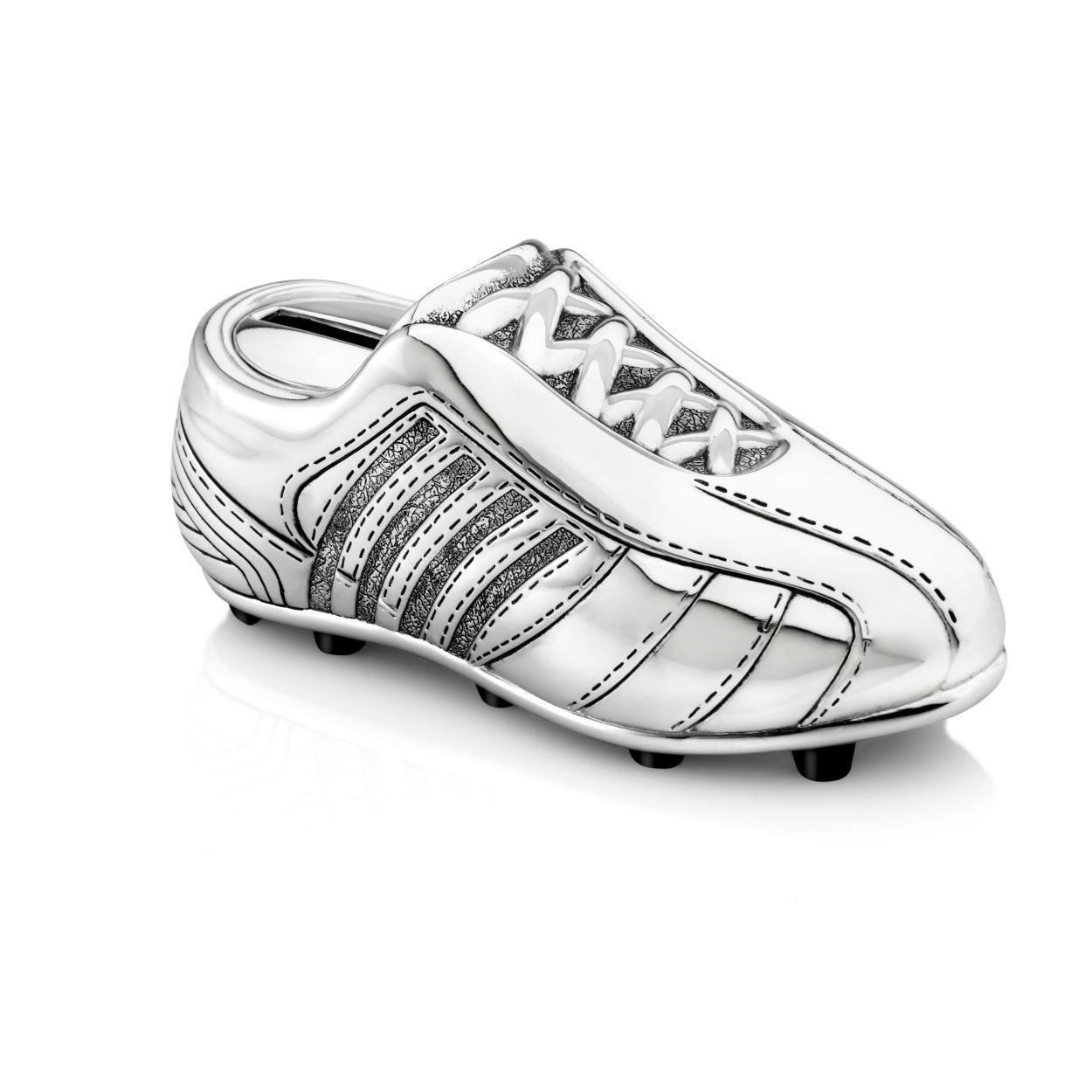De Spaarpot Voetbalschoen Zilverstad 6256261 is een unieke en stijlvolle spaarpot, perfect voor babykamers. Gemaakt van hoogwaardig materiaal en vormgegeven als een klassieke voetbalschoen, inspireert het jonge ouders om te sparen voor hun kleintjes. Plaats de spaarpot eenvoudig op een plank of kast voor een decoratieve touch. 
