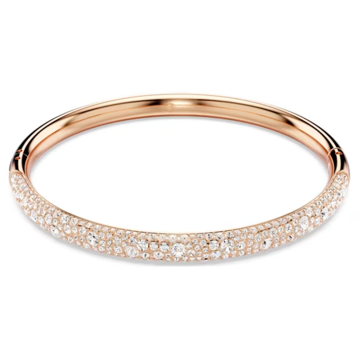 Deze oogverblindende Meteora-armband strooit sterrenstof over uw outfit. De band met roségoudkleurige toplaag wikkelt zich elegant om de pols en is aan de bovenkant voorzien van een sneeuwpavé van heldere rondgeslepen kristallen. Voor een wonderschoon en verfijnd accent bij uw dagelijkse look. de lengte van de armband is 17.3 cm.