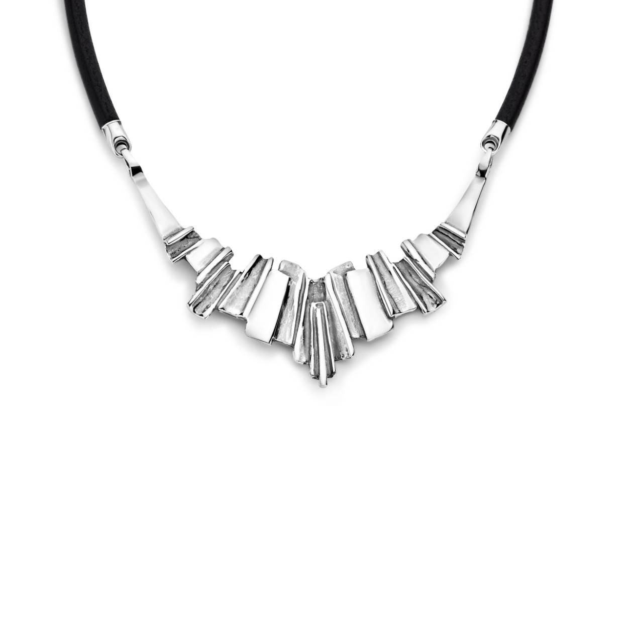 Zilveren choker ontworpen door Harrie Lenferink met leren koord 44-48 cm
