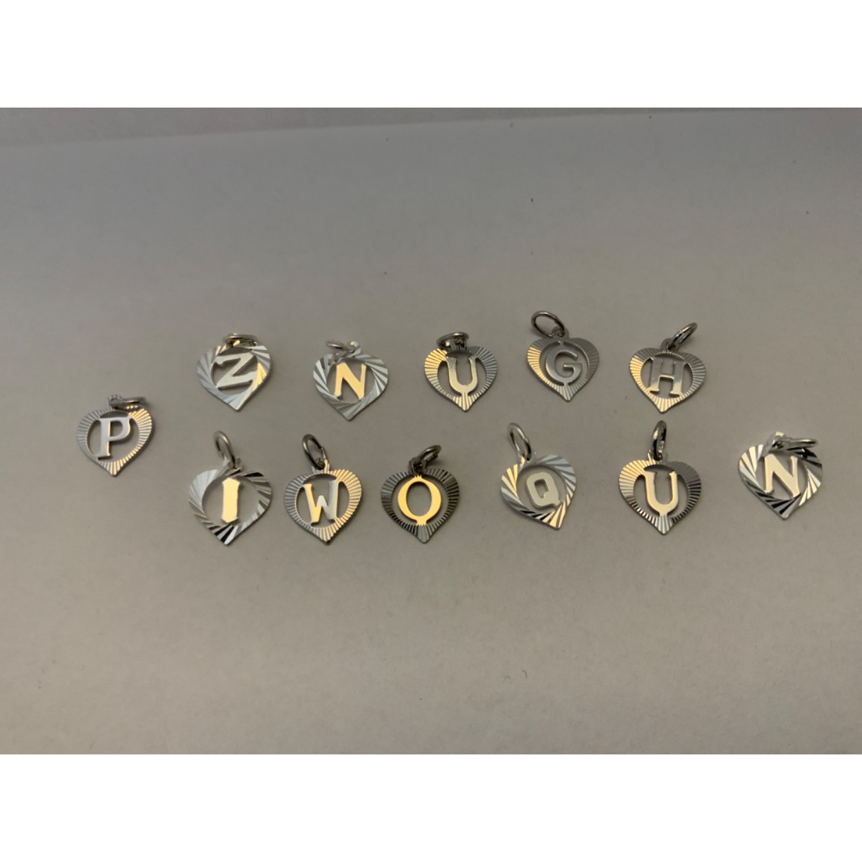 Zilver hangertje met letter 