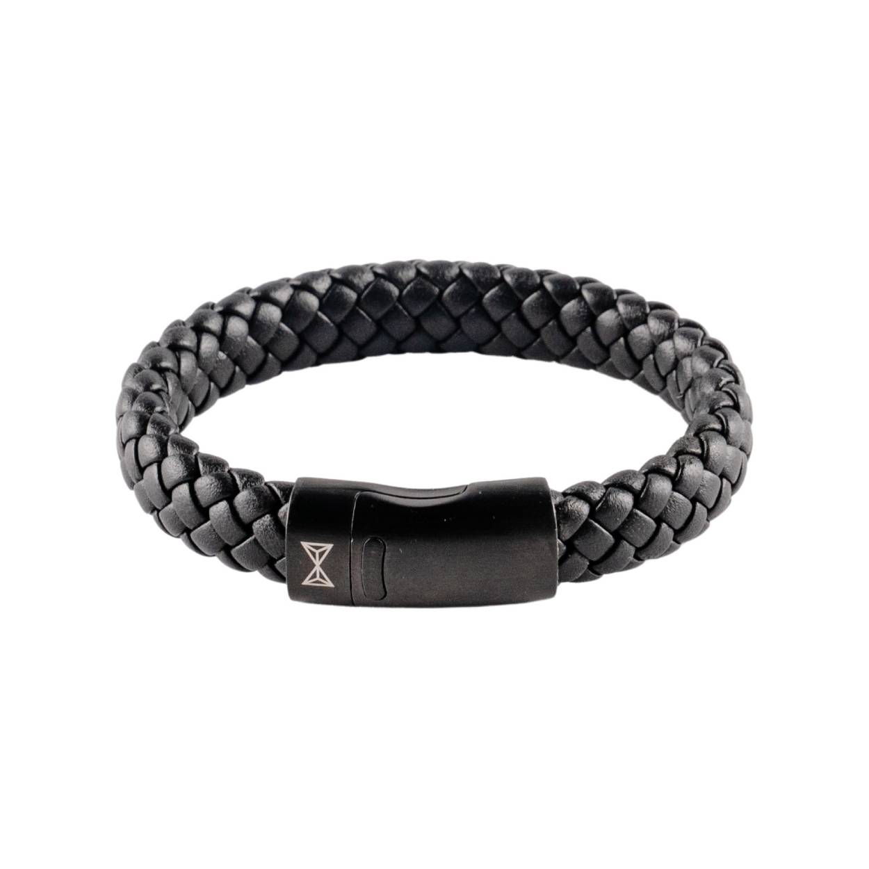 Junior Iron Jack Black-on-Black
Dit is een jongensarmband van het merk AZE Jewels uit de collectie AZE Junior. De kleur van deze armband is zwart. De sluiting van deze armband is gemaakt van edelstaal. De maat is: XXS (15 cm). Daarnaast is de dikte van deze armband: 11 mm