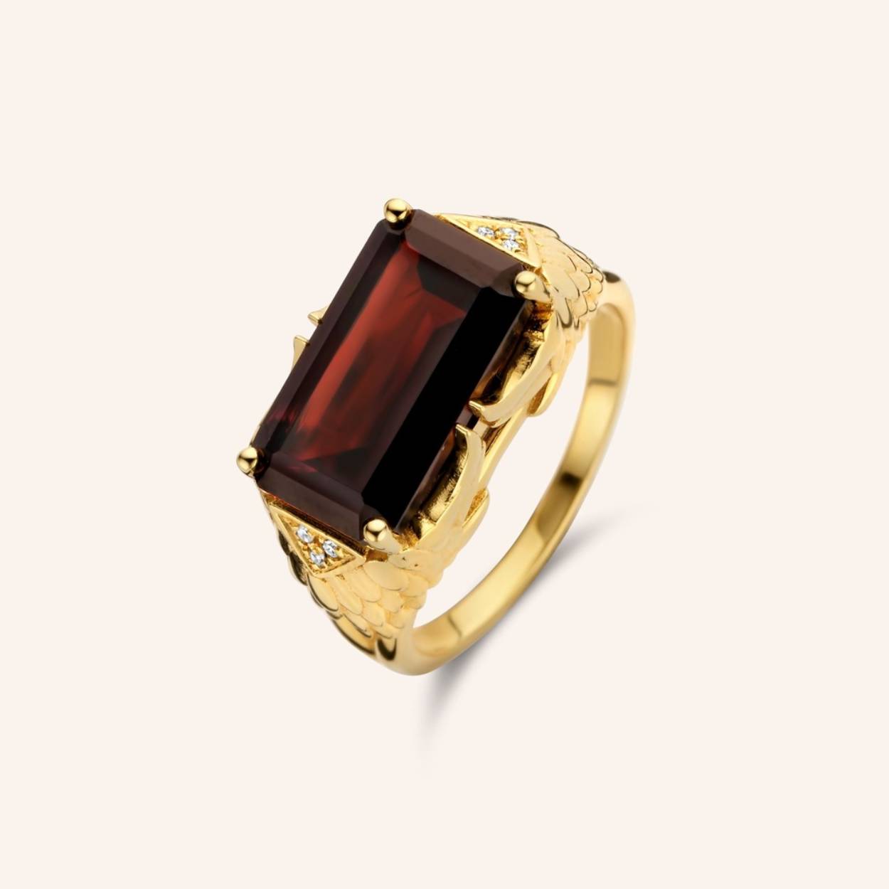 'The Moenie ring, named after my beloved grandmother, is designed to encourage you to spread your wings and live a life

full of love.' A true statement piece with a bold red garnet center stone, locked in by highly detailed feathered wings and 6x crisp white diamonds.


Ref: M1886 | Ring | 925 Sterling Silver | 10.00 x 4.60 x 1.40 mm | Garnet Rectangular Dark Red: 1pc , White Diamond: 6pc