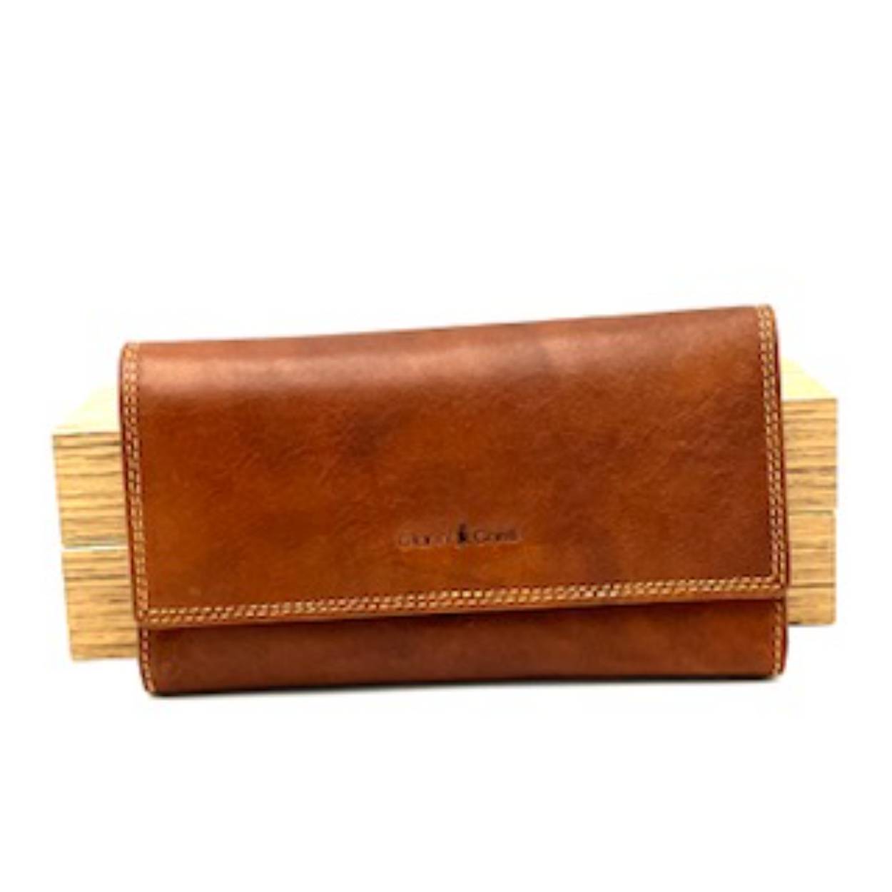 
Geschikt om 22 pasjes, geld en uw telefoon in op te bergen.

Afmetingen:
Hoogte 10.5 cm x breed 20cm  x diep 4.5cm

