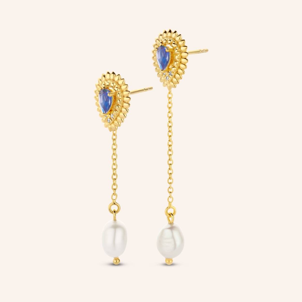 Deep blue Iolite gemstones in a classy pear cut, graced with 6x glittering diamonds and holly-like spiked tips. To wear with or without snow berry pearl ornaments, these modular waterfall style earrings feel like Jack Frost nipping at your nose, the good way.




Ref: M2302 | Earrings | 925 Sterling Silver | 9.40 x 30.00 mm | Blue Iolite: 2pc , Fresh Water Barok Pearl: 2pc , White Diamond: 6pc